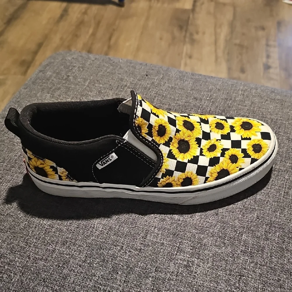 NWOT Vans Sunflower Checkered Slip-On Sneakers Size 5 Women Outdoor Tennis Shoe